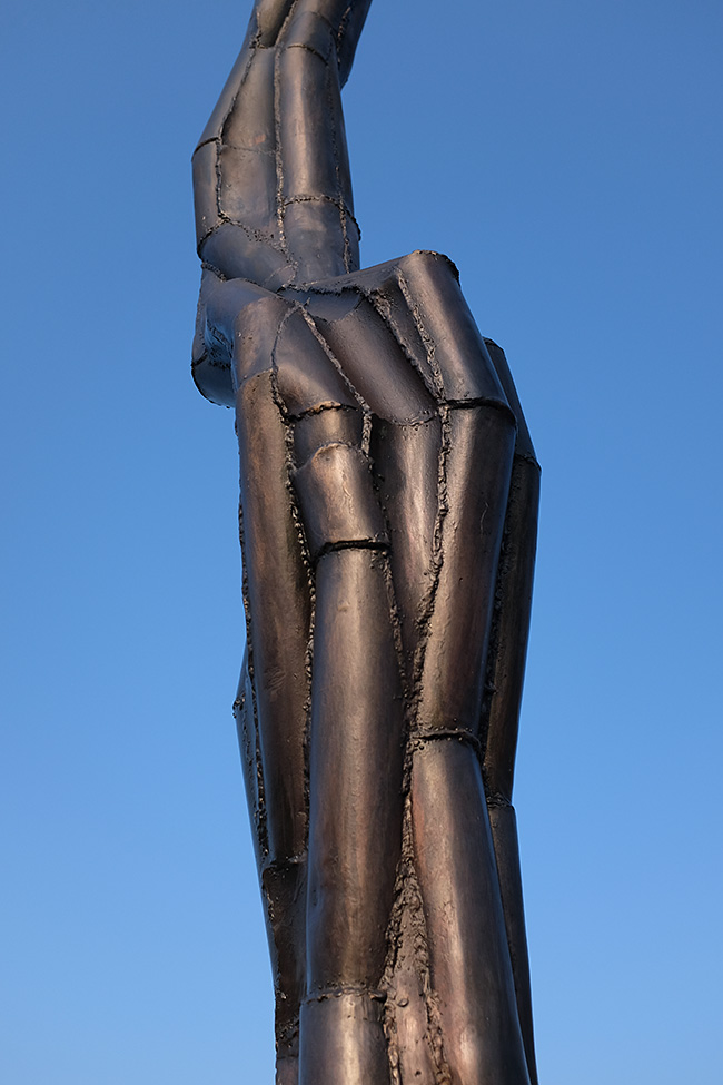 Photo showing detail of the sculpture. Click on the image to view a higher resolution version on Flickr.